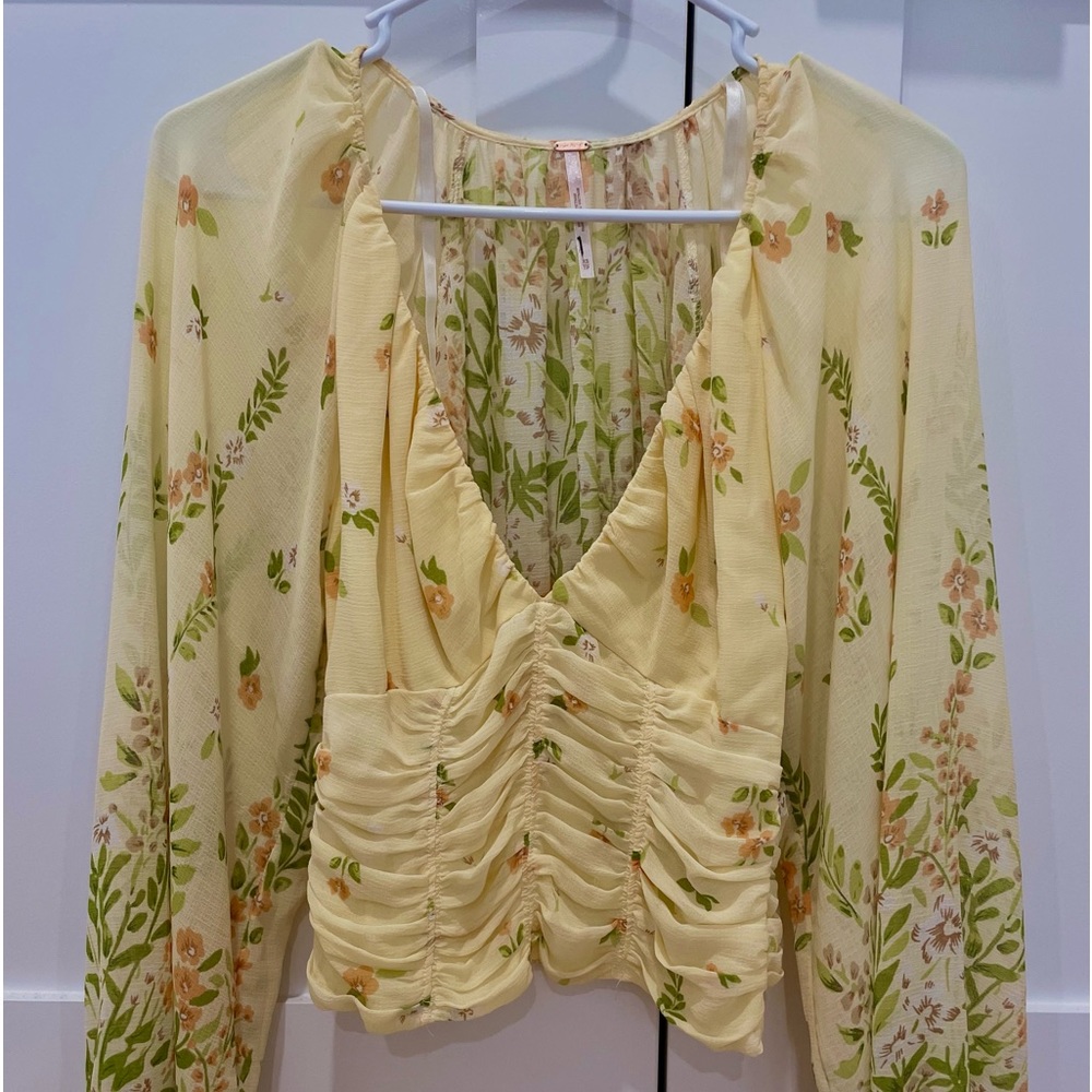 Free People Floral Yellow Blouse. SIZE XS.